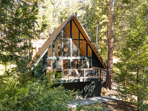 Exterior - 385 Birchwood Dr, Lake Arrowhead, CA 92352 photo 5 of 7