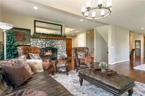 Living - 28449 Fresh Spring Ln, Lake Arrowhead, CA 92352 photo 1 of 8