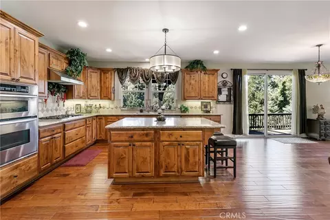 28449 Fresh Spring Ln, Lake Arrowhead, CA 92352
