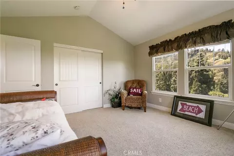 Bedroom - 28449 Fresh Spring Ln, Lake Arrowhead, CA 92352 photo 5 of 7