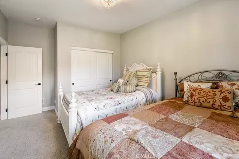 Bedroom - 28449 Fresh Spring Ln, Lake Arrowhead, CA 92352 photo 6 of 7