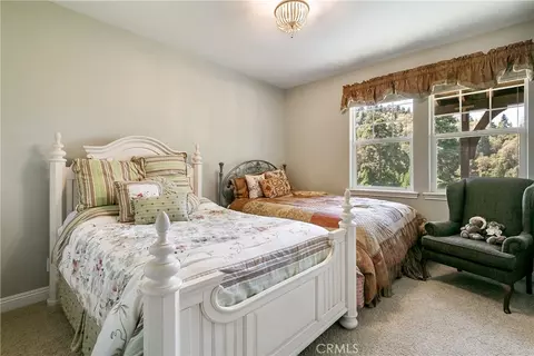 Bedroom - 28449 Fresh Spring Ln, Lake Arrowhead, CA 92352 photo 7 of 7
