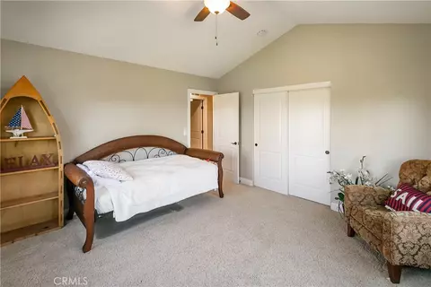 Bedroom - 28449 Fresh Spring Ln, Lake Arrowhead, CA 92352 photo 4 of 7