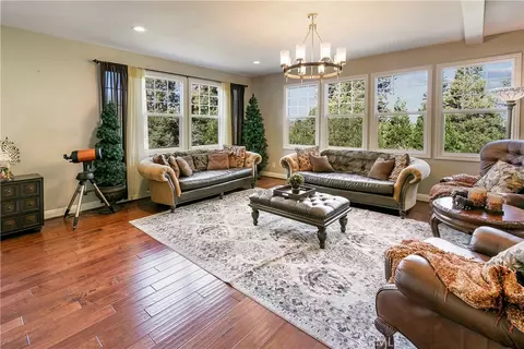 Living - 28449 Fresh Spring Ln, Lake Arrowhead, CA 92352 photo 4 of 8