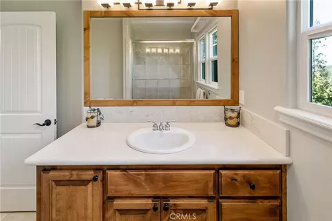 Bath - 28449 Fresh Spring Ln, Lake Arrowhead, CA 92352 photo 10 of 10