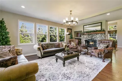 Living - 28449 Fresh Spring Ln, Lake Arrowhead, CA 92352 photo 2 of 8