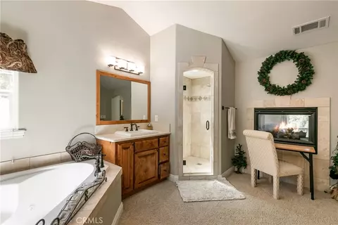 Bath - 28449 Fresh Spring Ln, Lake Arrowhead, CA 92352 photo 2 of 10