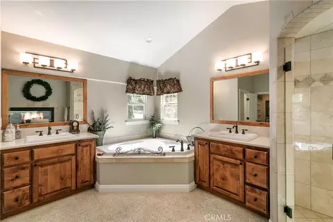 Bath - 28449 Fresh Spring Ln, Lake Arrowhead, CA 92352 photo 1 of 10