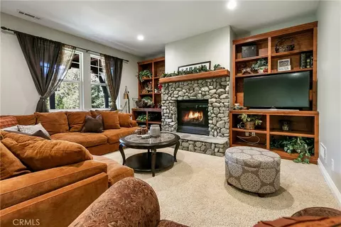 Living - 28449 Fresh Spring Ln, Lake Arrowhead, CA 92352 photo 5 of 8