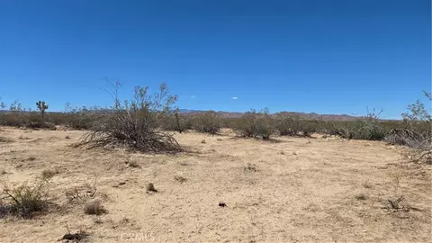 4102 Pine Ln, Landers, CA 92285