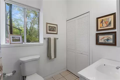 Bath - 705 Cypress Rd, Cedar Glen, CA 92321 photo 3 of 4