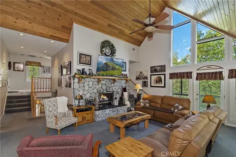 28220 Bern Ln, Lake Arrowhead, CA 92352