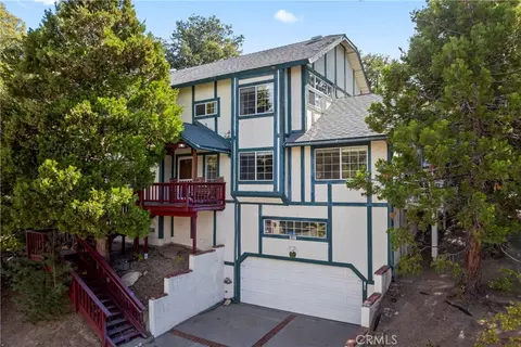 955 Teakwood Dr, Lake Arrowhead, CA 92352