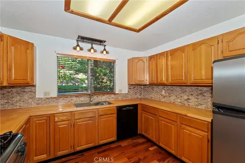 Kitchen - 489 Dorn, Crestline, CA 92325 photo 3 of 4