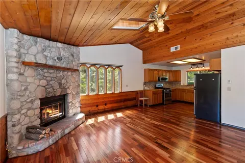 Living - 489 Dorn, Crestline, CA 92325 photo 2 of 7