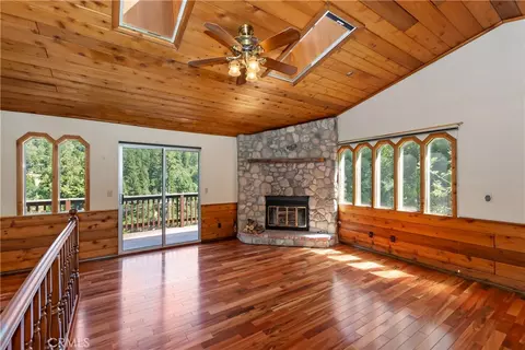 Living - 489 Dorn, Crestline, CA 92325 photo 4 of 7