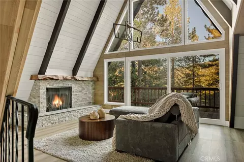 579 Golf Course Rd, Lake Arrowhead, CA 92352