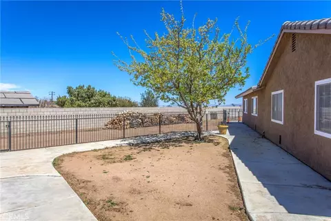 Exterior - 7045 Oak Hill Rd, Oak Hills, CA 92344 photo 1 of 1