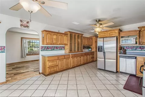 Kitchen - 7045 Oak Hill Rd, Oak Hills, CA 92344 photo 2 of 2