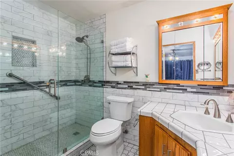 Bath - 7045 Oak Hill Rd, Oak Hills, CA 92344 photo 1 of 2
