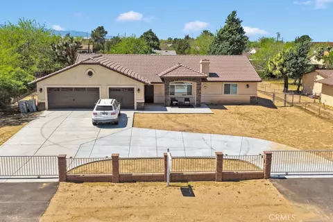 9814 Oakwood Ave, Hesperia, CA 92345