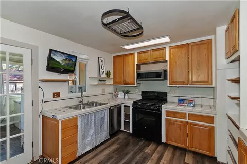 811 Leonard Ln, Sugarloaf, CA 92386 photo 5