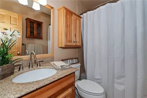 Bath - 811 Leonard Ln, Sugarloaf, CA 92386 photo 1 of 3