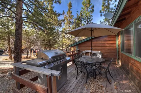 Exterior - 811 Leonard Ln, Sugarloaf, CA 92386 photo 2 of 6