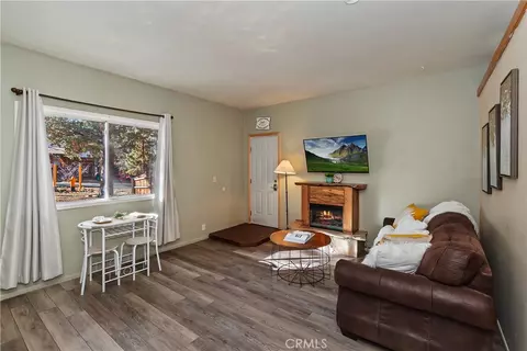 Living - 811 Leonard Ln, Sugarloaf, CA 92386 photo 3 of 3