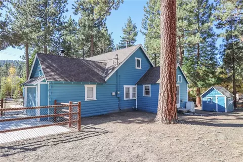 Exterior - 592 Douglas St, Big Bear Lake, CA 92315 photo 9 of 10
