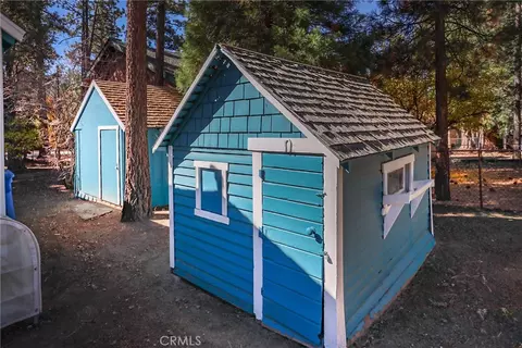 Exterior - 592 Douglas St, Big Bear Lake, CA 92315 photo 6 of 9