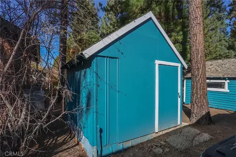Exterior - 592 Douglas St, Big Bear Lake, CA 92315 photo 5 of 9