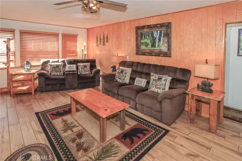 Living - 592 Douglas St, Big Bear Lake, CA 92315 photo 2 of 4