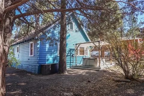 Exterior - 592 Douglas St, Big Bear Lake, CA 92315 photo 4 of 10