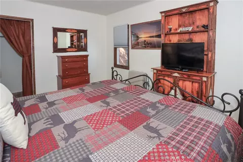 Bedroom - 592 Douglas St, Big Bear Lake, CA 92315 photo 4 of 8