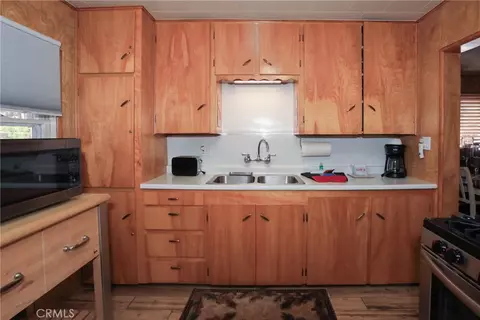 Kitchen - 592 Douglas St, Big Bear Lake, CA 92315 photo 3 of 4