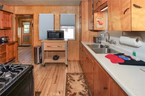 Kitchen - 592 Douglas St, Big Bear Lake, CA 92315 photo 1 of 4