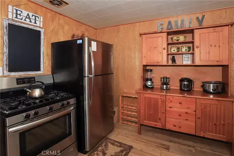 Kitchen - 592 Douglas St, Big Bear Lake, CA 92315 photo 2 of 4