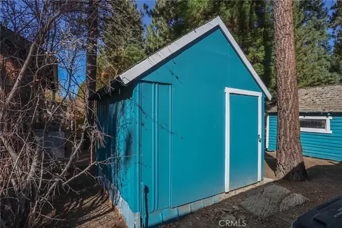 Exterior - 592 Douglas St, Big Bear Lake, CA 92315 photo 6 of 10