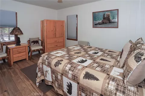 Bedroom - 592 Douglas St, Big Bear Lake, CA 92315 photo 5 of 8