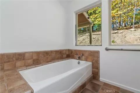 Bath - 22 Holly Dr, Running Springs, CA 92382 photo 2 of 5