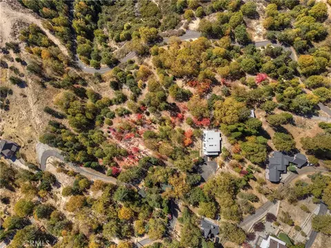 View/Area - 22 Holly Dr, Running Springs, CA 92382 photo 4 of 5