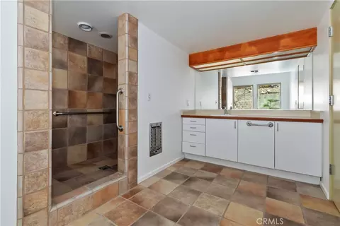 Bath - 22 Holly Dr, Running Springs, CA 92382 photo 1 of 5
