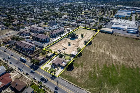 View/Area - 831 W Lugonia, Redlands, CA 92374 photo 2 of 20