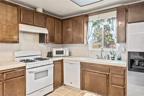 Kitchen - 831 W Lugonia, Redlands, CA 92374 photo 2 of 2