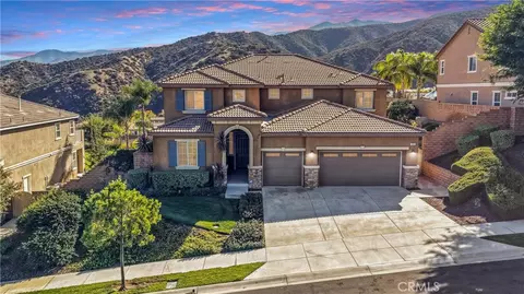 7823 Summer Day Dr, Corona, CA 92883