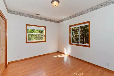 Bedroom - 23903 Skyland Dr, Crestline, CA 92325 photo 6 of 10