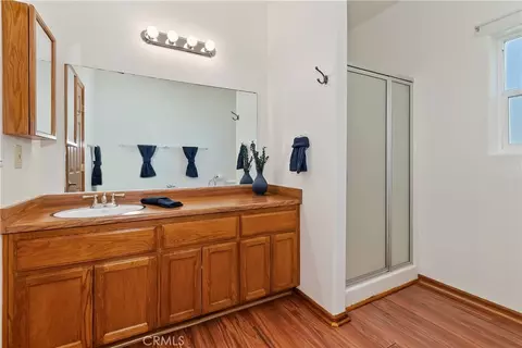 Bath - 23903 Skyland Dr, Crestline, CA 92325 photo 4 of 5