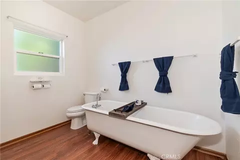 Bath - 23903 Skyland Dr, Crestline, CA 92325 photo 3 of 5
