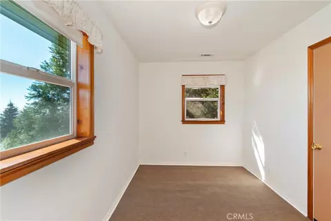 Bedroom - 23903 Skyland Dr, Crestline, CA 92325 photo 9 of 10